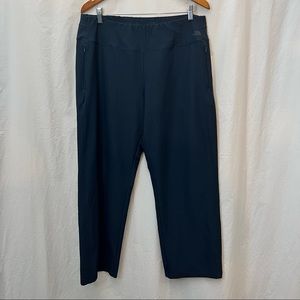 North Face Women’s FlashDry Pants size XL Short